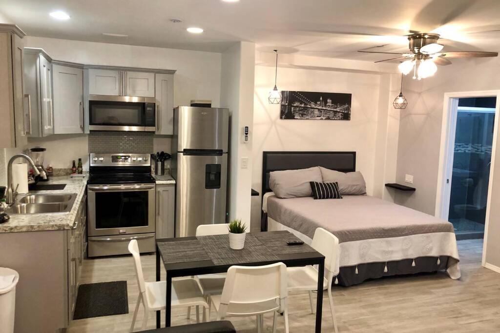 New 2 Bedroom Luxury Apartment -Great Location -Modern Rocky Point Exterior photo