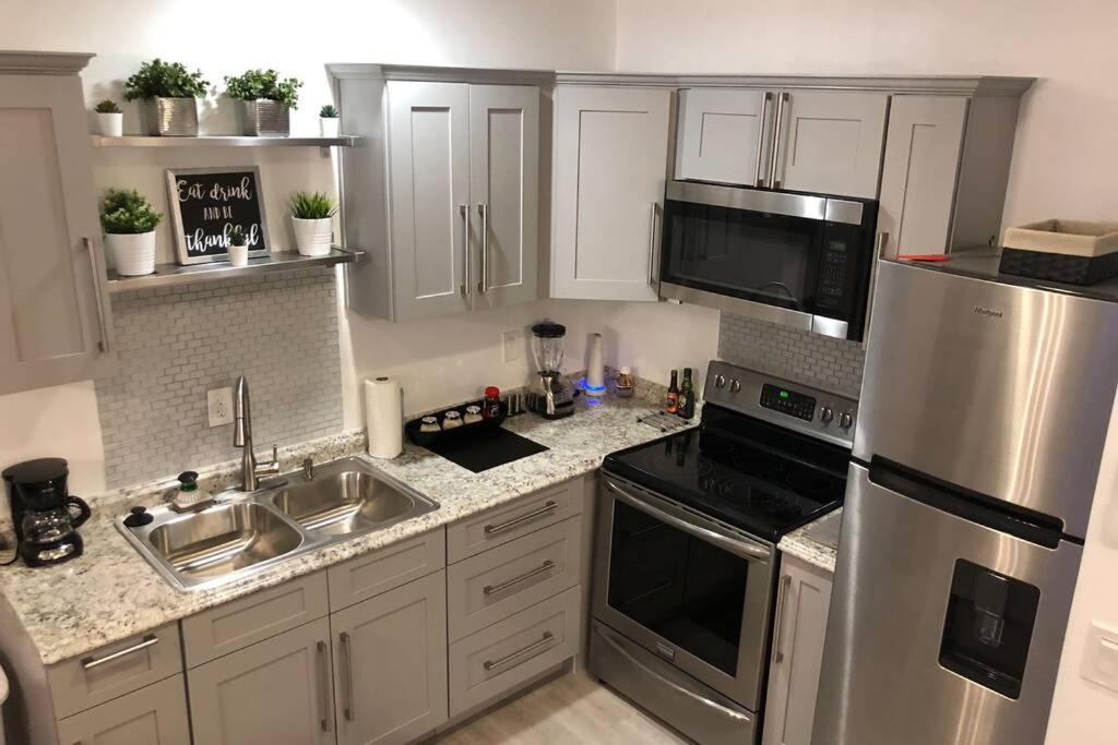 New 2 Bedroom Luxury Apartment -Great Location -Modern Rocky Point Exterior photo