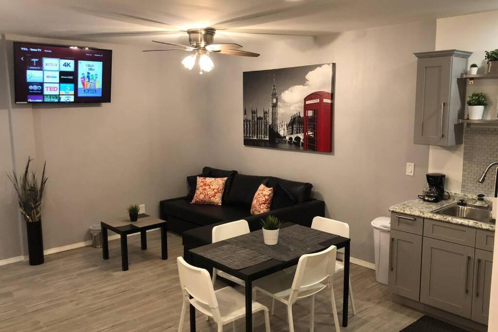 New 2 Bedroom Luxury Apartment -Great Location -Modern Rocky Point Exterior photo