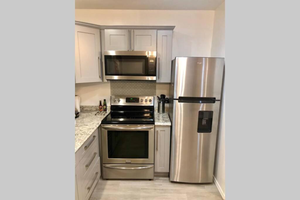 New 2 Bedroom Luxury Apartment -Great Location -Modern Rocky Point Exterior photo